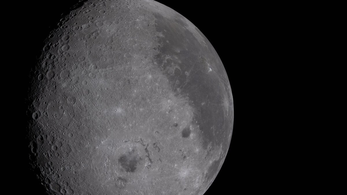 The Moon approaching, seen from Orion